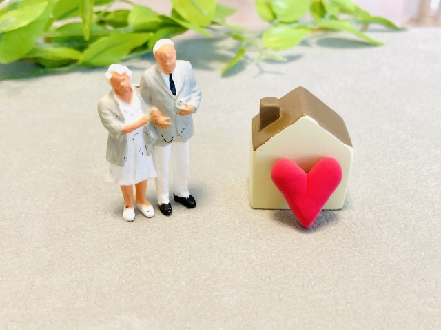 2LDKの家具が配置された室内